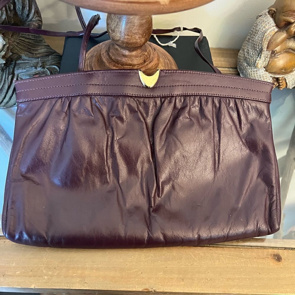 Vintage NWT women’s Deep Purple Mardane New York Leather clutch/handbag.